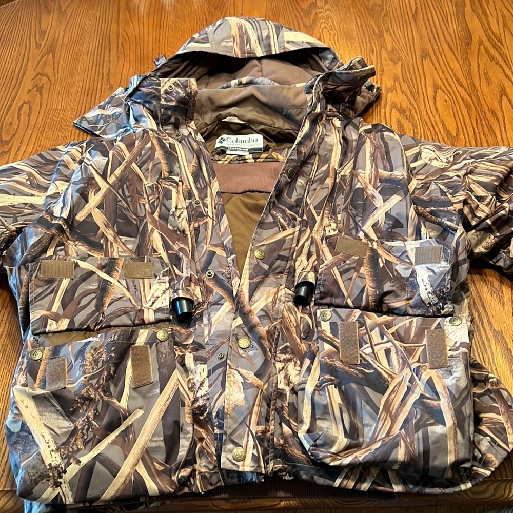 XL Columbia duck hunting coat.  Used but good condition.  Marsh pattern
